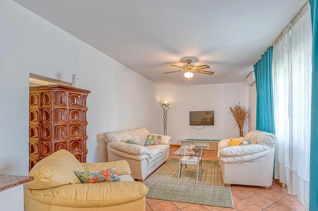 Apartment Gaby With Balcony Porec